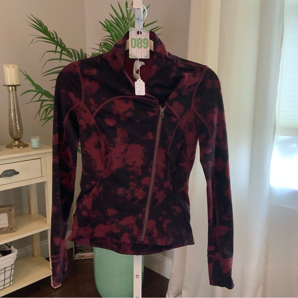 Lululemon jacket size 4 pit to pit 15 - Picture 1 of 8